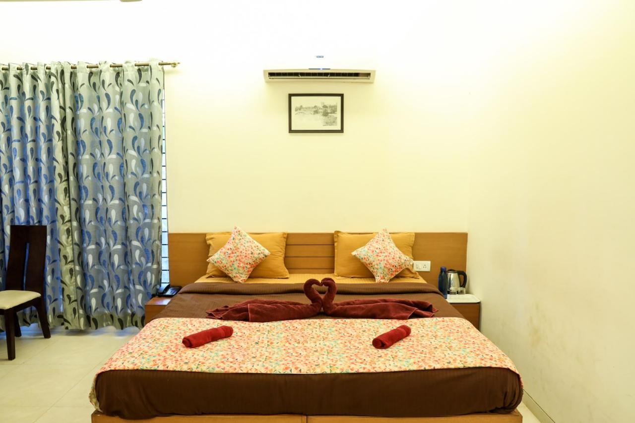 Surya Kiran Miramar Bed & Breakfast Panaji Dış mekan fotoğraf